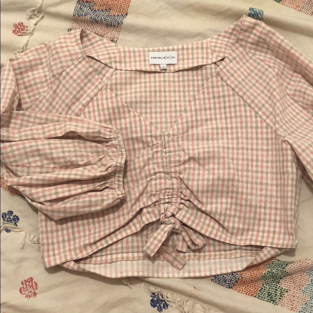 Cropped quarter lengths sleeve top